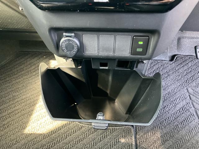 トールカスタムＧ９型ナビ／ＴＶ／ＤＶＤ／ＢＴ／ＵＳＢ　バックカメラ　全車速追従クルコン　ＬＥＤヘッドライト　オートライト　オートハイビーム　ＡＤＢ　スマアシ　前後コーナーセンサー　電動駐車ブレーキ　キーフリー　アルミ（千葉県）の中古車