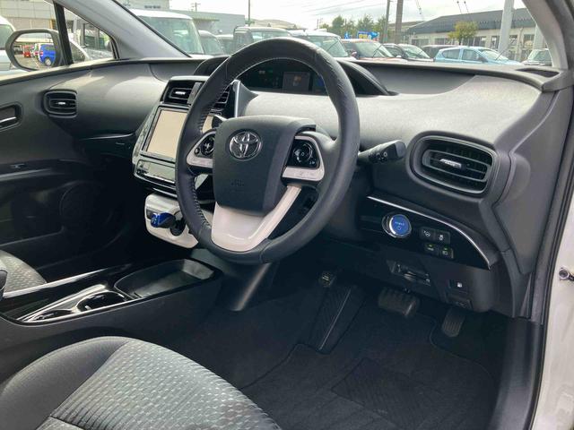 プリウスSセーフティプラスハイブリッド HDU ナビ/地デジ/BT/DVD バックカメラ ETC ドラレコ 全車速追従クルコン LEDヘッドライト オートライト オートハイビーム 衝突被害軽減ブレーキ 前後クリアランスセンサー(千葉県)の中古車