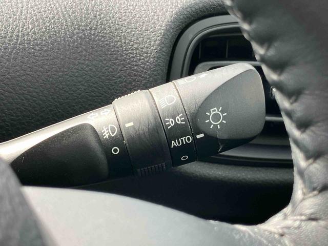 プリウスSセーフティプラスハイブリッド HDU ナビ/地デジ/BT/DVD バックカメラ ETC ドラレコ 全車速追従クルコン LEDヘッドライト オートライト オートハイビーム 衝突被害軽減ブレーキ 前後クリアランスセンサー(千葉県)の中古車