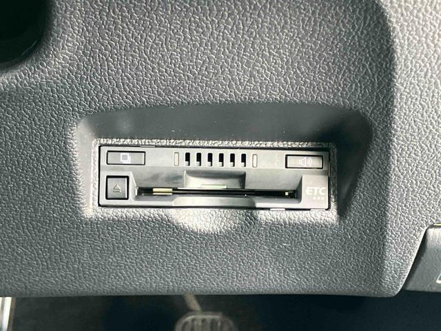 プリウスSセーフティプラスハイブリッド HDU ナビ/地デジ/BT/DVD バックカメラ ETC ドラレコ 全車速追従クルコン LEDヘッドライト オートライト オートハイビーム 衝突被害軽減ブレーキ 前後クリアランスセンサー(千葉県)の中古車