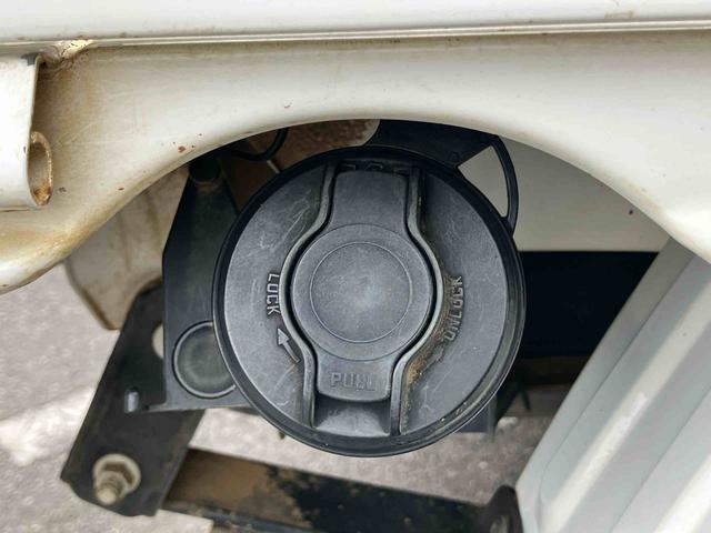 ハイゼットトラックスタンダード　農用スペシャル４ＷＤ　５ＭＴ　４枚リーフ　荷台三方開　荷台作業灯　リヤゲートチェーン　バッテリーカバー　リヤデフロック　スピーカー一体型ＡＭ／ＦＭラジオ　マニュアルエアコン　パワーステアリング　ハロゲンヘッドランプ（千葉県）の中古車