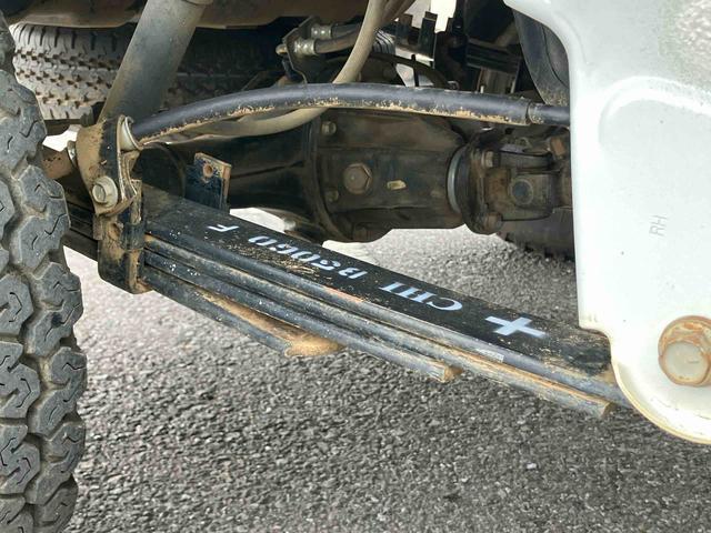 ハイゼットトラックスタンダード　農用スペシャル４ＷＤ　５ＭＴ　４枚リーフ　荷台三方開　荷台作業灯　リヤゲートチェーン　バッテリーカバー　リヤデフロック　スピーカー一体型ＡＭ／ＦＭラジオ　マニュアルエアコン　パワーステアリング　ハロゲンヘッドランプ（千葉県）の中古車