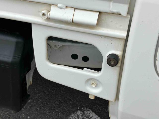 ハイゼットトラックスタンダード　農用スペシャル４ＷＤ　５ＭＴ　４枚リーフ　荷台三方開　荷台作業灯　リヤゲートチェーン　バッテリーカバー　リヤデフロック　スピーカー一体型ＡＭ／ＦＭラジオ　マニュアルエアコン　パワーステアリング　ハロゲンヘッドランプ（千葉県）の中古車