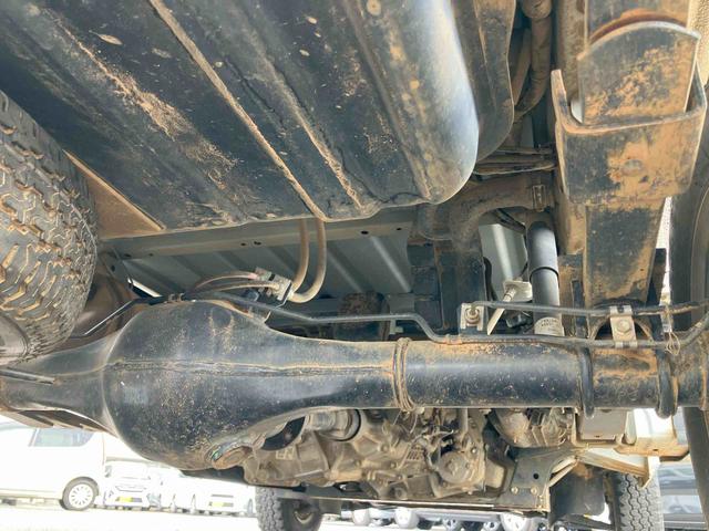 ハイゼットトラックスタンダード　農用スペシャル４ＷＤ　５ＭＴ　４枚リーフ　荷台三方開　荷台作業灯　リヤゲートチェーン　バッテリーカバー　リヤデフロック　スピーカー一体型ＡＭ／ＦＭラジオ　マニュアルエアコン　パワーステアリング　ハロゲンヘッドランプ（千葉県）の中古車