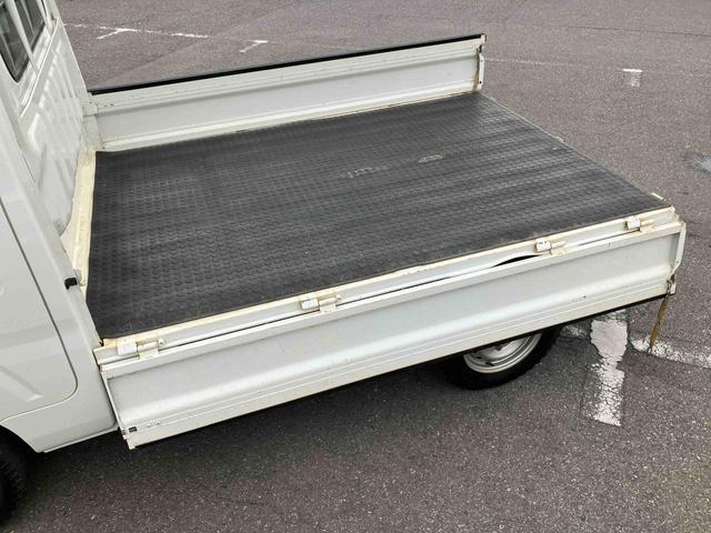 ハイゼットトラックスタンダード　農用スペシャル４ＷＤ　５ＭＴ　４枚リーフ　荷台三方開　荷台作業灯　リヤゲートチェーン　バッテリーカバー　リヤデフロック　スピーカー一体型ＡＭ／ＦＭラジオ　マニュアルエアコン　パワーステアリング　ハロゲンヘッドランプ（千葉県）の中古車