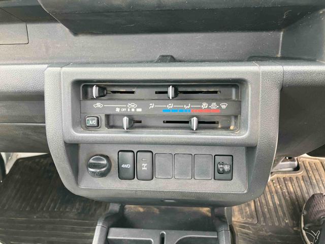 ハイゼットトラックスタンダード　農用スペシャル４ＷＤ　５ＭＴ　４枚リーフ　荷台三方開　荷台作業灯　リヤゲートチェーン　バッテリーカバー　リヤデフロック　スピーカー一体型ＡＭ／ＦＭラジオ　マニュアルエアコン　パワーステアリング　ハロゲンヘッドランプ（千葉県）の中古車