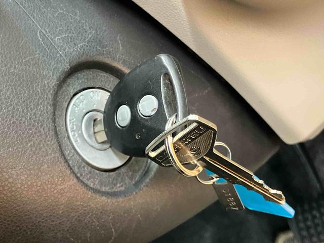 ミライースＬＣＤラジオチューナー　ＡＵＸ接続　アイドリングストップ　マニュアルレベリング機能付ハロゲンヘッドライト　キーレスエントリー　バニティーミラー付き左右サンバイザー　ショッピングフック　カーペットマット（千葉県）の中古車