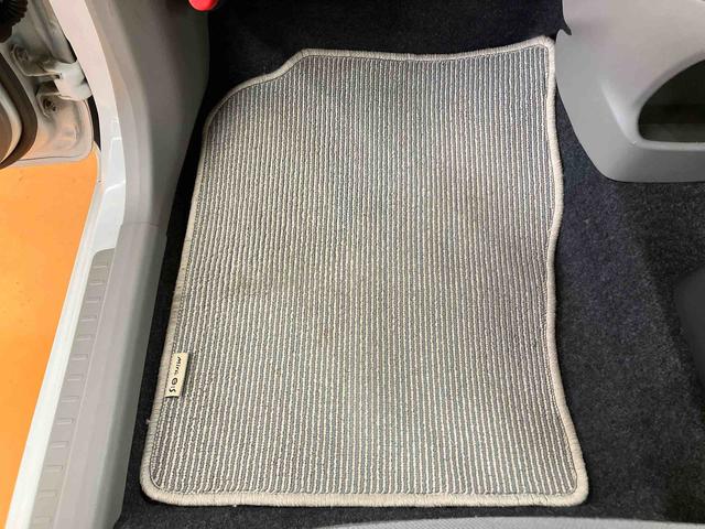 ミライースＬＣＤラジオチューナー　ＡＵＸ接続　アイドリングストップ　マニュアルレベリング機能付ハロゲンヘッドライト　キーレスエントリー　バニティーミラー付き左右サンバイザー　ショッピングフック　カーペットマット（千葉県）の中古車