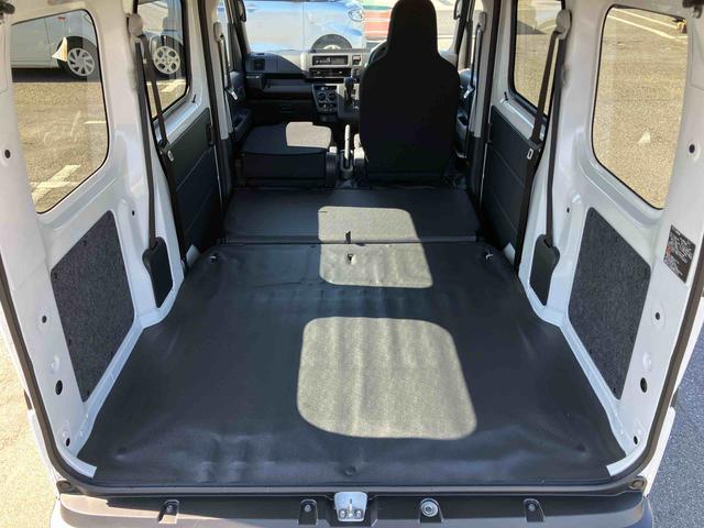 ハイゼットカーゴデラックス衝突被害軽減ブレーキ 誤発進抑制制御 横滑り防止装置 オートライト オートハイビーム 前後コーナーセンサー オーバーヘッドシェルフ アイドリングストップ パワーウィンドウ スモークドガラス キーレス(千葉県)の中古車