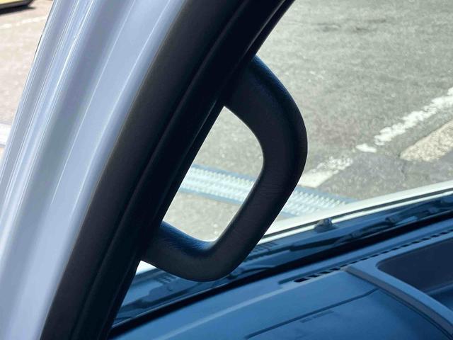 ハイゼットカーゴデラックス衝突被害軽減ブレーキ 誤発進抑制制御 横滑り防止装置 オートライト オートハイビーム 前後コーナーセンサー オーバーヘッドシェルフ アイドリングストップ パワーウィンドウ スモークドガラス キーレス(千葉県)の中古車