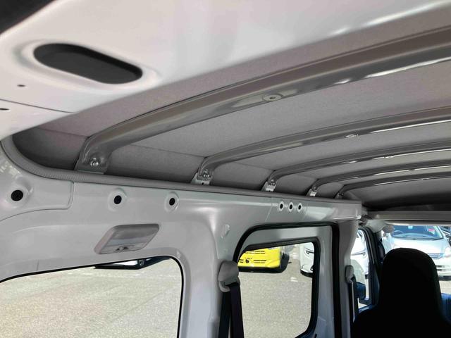 ハイゼットカーゴデラックス衝突被害軽減ブレーキ 誤発進抑制制御 横滑り防止装置 オートライト オートハイビーム 前後コーナーセンサー オーバーヘッドシェルフ アイドリングストップ パワーウィンドウ スモークドガラス キーレス(千葉県)の中古車