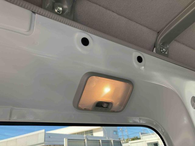 ハイゼットカーゴデラックス衝突被害軽減ブレーキ 誤発進抑制制御 横滑り防止装置 オートライト オートハイビーム 前後コーナーセンサー オーバーヘッドシェルフ アイドリングストップ パワーウィンドウ スモークドガラス キーレス(千葉県)の中古車