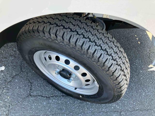 ハイゼットトラックスタンダード　農用スペシャル４ＷＤ　５速ＭＴ　荷台三方開　リヤ４枚リーフ　ＬＥＤ荷台作業灯　バッテリーカバー　リヤデフロック　ＡＣ／ＰＳ　ハロゲンヘッドランプ　大型ヘッドレスト　サイドレバー式駐車ブレーキ　アシストグリップ（千葉県）の中古車