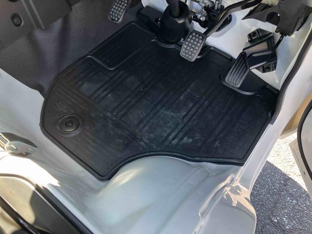 ハイゼットトラックスタンダード　農用スペシャル４ＷＤ　５速ＭＴ　荷台三方開　リヤ４枚リーフ　ＬＥＤ荷台作業灯　バッテリーカバー　リヤデフロック　ＡＣ／ＰＳ　ハロゲンヘッドランプ　大型ヘッドレスト　サイドレバー式駐車ブレーキ　アシストグリップ（千葉県）の中古車