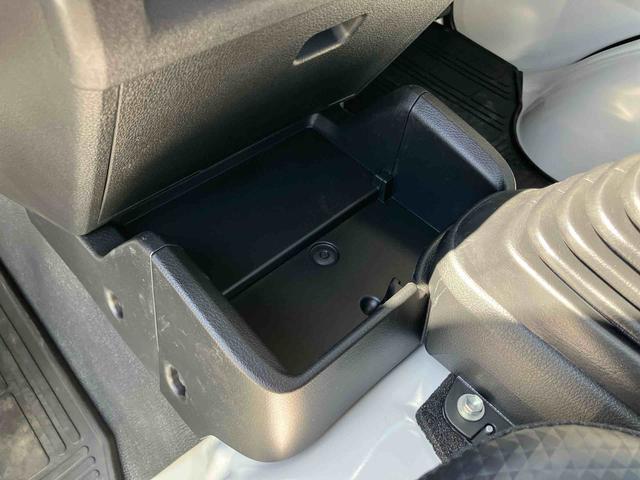 ハイゼットトラックスタンダード　農用スペシャル４ＷＤ　５速ＭＴ　荷台三方開　リヤ４枚リーフ　ＬＥＤ荷台作業灯　バッテリーカバー　リヤデフロック　ＡＣ／ＰＳ　ハロゲンヘッドランプ　大型ヘッドレスト　サイドレバー式駐車ブレーキ　アシストグリップ（千葉県）の中古車