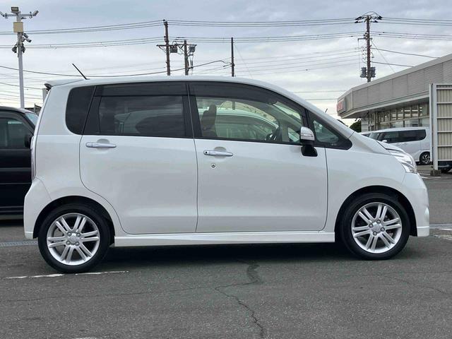 ムーヴカスタム RSターボ MOMO製革巻きステアリング CD/AM・FMラジオ/USB/BT AUX接続 HIDヘッドライト オートライト トップシェイドガラス キーフリーシステム 盗難防止警報 イモビライザー アルミ(千葉県)の中古車