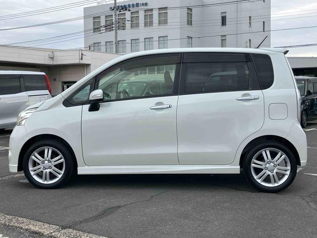 ムーヴカスタム RSターボ MOMO製革巻きステアリング CD/AM・FMラジオ/USB/BT AUX接続 HIDヘッドライト オートライト トップシェイドガラス キーフリーシステム 盗難防止警報 イモビライザー アルミ(千葉県)の中古車