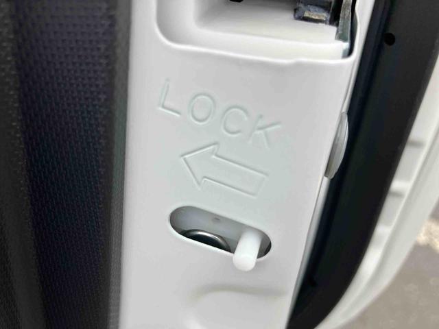 ムーヴカスタム RSターボ MOMO製革巻きステアリング CD/AM・FMラジオ/USB/BT AUX接続 HIDヘッドライト オートライト トップシェイドガラス キーフリーシステム 盗難防止警報 イモビライザー アルミ(千葉県)の中古車