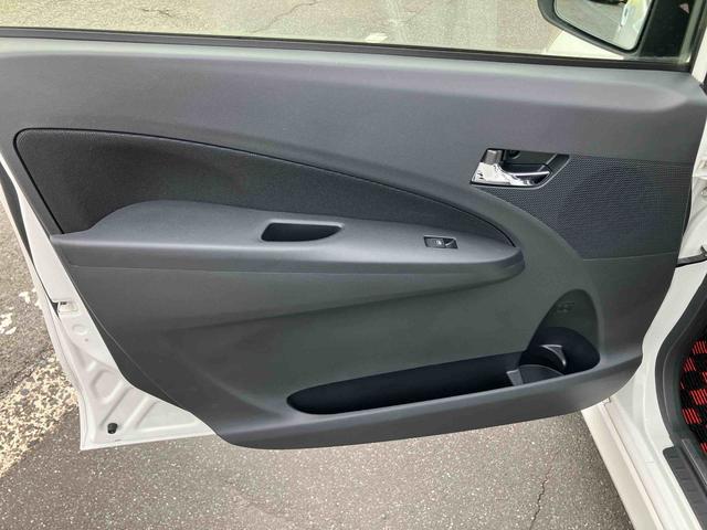 ムーヴカスタム RSターボ MOMO製革巻きステアリング CD/AM・FMラジオ/USB/BT AUX接続 HIDヘッドライト オートライト トップシェイドガラス キーフリーシステム 盗難防止警報 イモビライザー アルミ(千葉県)の中古車