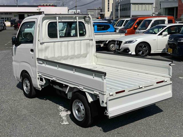 ハイゼットトラックスタンダード　農用スペシャル荷台ライト　リヤ４枚リーフスプリング　リヤデフロック　副変速機　スピーカー一体型ＡＭ／ＦＭラジオ　エアコン　パワステ　左右サンバイザー　運転席エアバッグ　最大積載量３５０ｋｇ（千葉県）の中古車