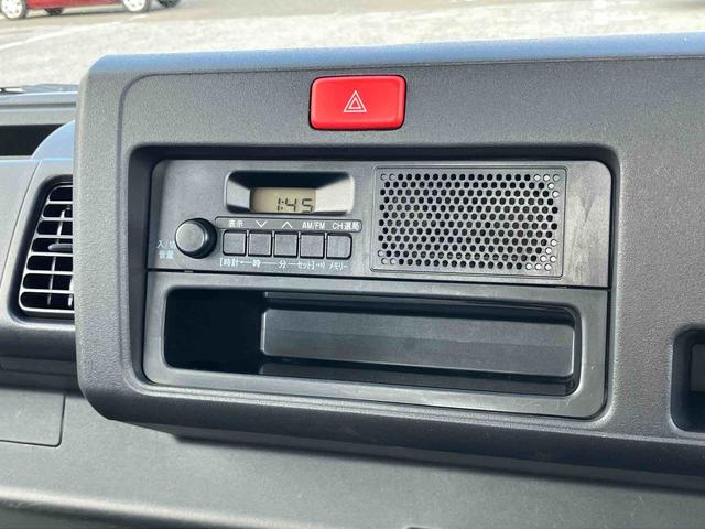 ハイゼットトラックスタンダード　農用スペシャル荷台ライト　リヤ４枚リーフスプリング　リヤデフロック　副変速機　スピーカー一体型ＡＭ／ＦＭラジオ　エアコン　パワステ　左右サンバイザー　運転席エアバッグ　最大積載量３５０ｋｇ（千葉県）の中古車