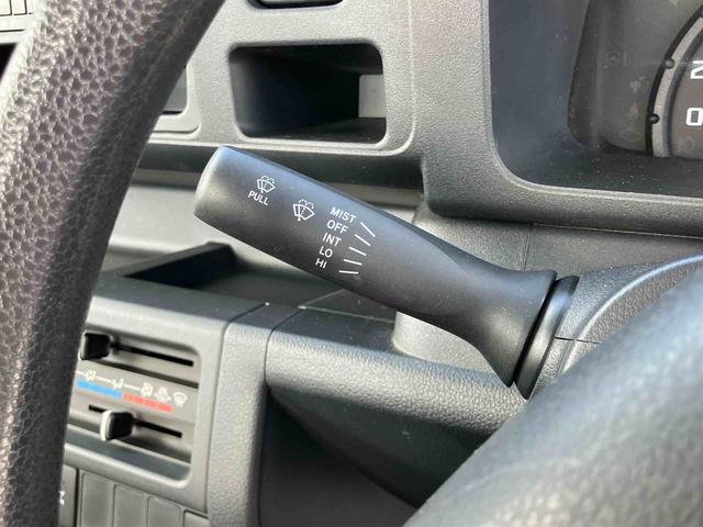 ハイゼットトラックスタンダード　農用スペシャル荷台ライト　リヤ４枚リーフスプリング　リヤデフロック　副変速機　スピーカー一体型ＡＭ／ＦＭラジオ　エアコン　パワステ　左右サンバイザー　運転席エアバッグ　最大積載量３５０ｋｇ（千葉県）の中古車