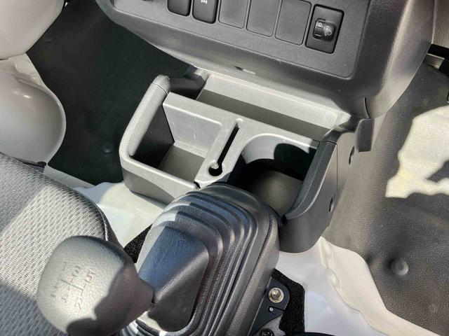 ハイゼットトラックスタンダード　農用スペシャル荷台ライト　リヤ４枚リーフスプリング　リヤデフロック　副変速機　スピーカー一体型ＡＭ／ＦＭラジオ　エアコン　パワステ　左右サンバイザー　運転席エアバッグ　最大積載量３５０ｋｇ（千葉県）の中古車