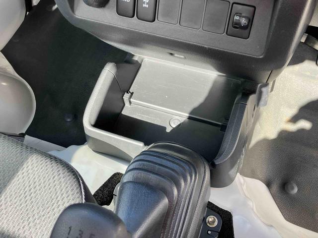 ハイゼットトラックスタンダード　農用スペシャル荷台ライト　リヤ４枚リーフスプリング　リヤデフロック　副変速機　スピーカー一体型ＡＭ／ＦＭラジオ　エアコン　パワステ　左右サンバイザー　運転席エアバッグ　最大積載量３５０ｋｇ（千葉県）の中古車