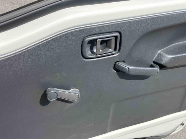 ハイゼットトラックスタンダード　農用スペシャル荷台ライト　リヤ４枚リーフスプリング　リヤデフロック　副変速機　スピーカー一体型ＡＭ／ＦＭラジオ　エアコン　パワステ　左右サンバイザー　運転席エアバッグ　最大積載量３５０ｋｇ（千葉県）の中古車