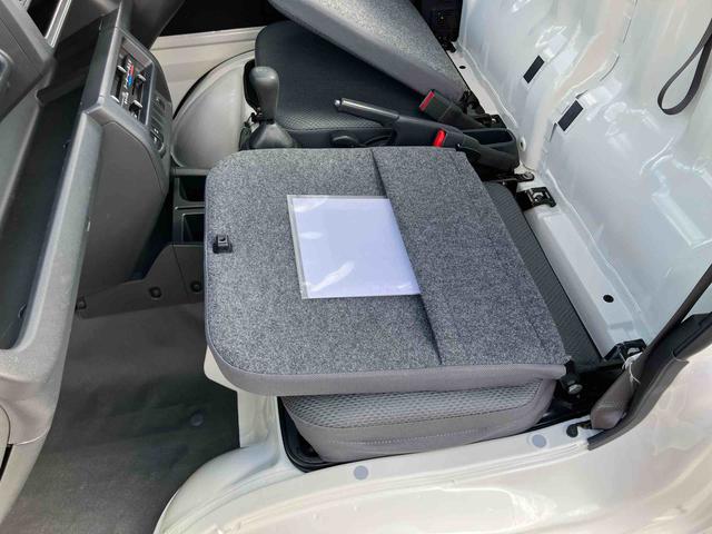 ハイゼットトラックスタンダード　農用スペシャル荷台ライト　リヤ４枚リーフスプリング　リヤデフロック　副変速機　スピーカー一体型ＡＭ／ＦＭラジオ　エアコン　パワステ　左右サンバイザー　運転席エアバッグ　最大積載量３５０ｋｇ（千葉県）の中古車