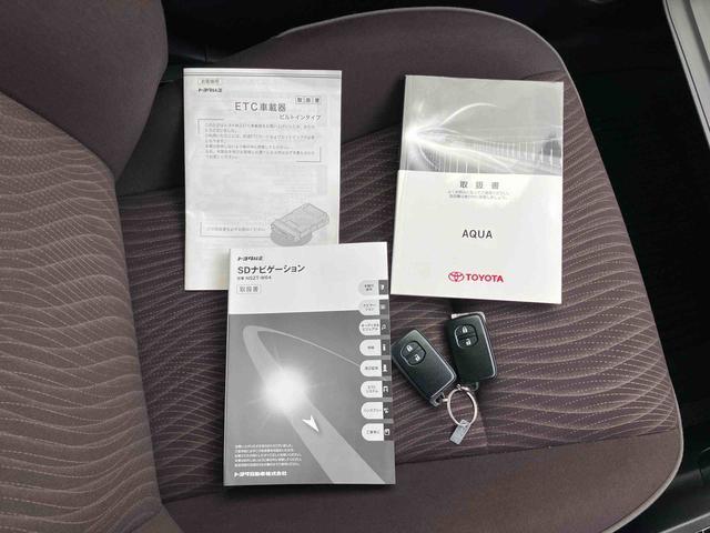 アクアＧハイブリッド　ナビ／ＴＶ／ＤＶＤ／ＢＴ　バックカメラ　ＥＴＣ　シートヒーター　クルーズコントロール　アルミホイール　オートライト　革巻ステアリング　ステアリングリモコン　チルトステアリング　キーフリー（千葉県）の中古車