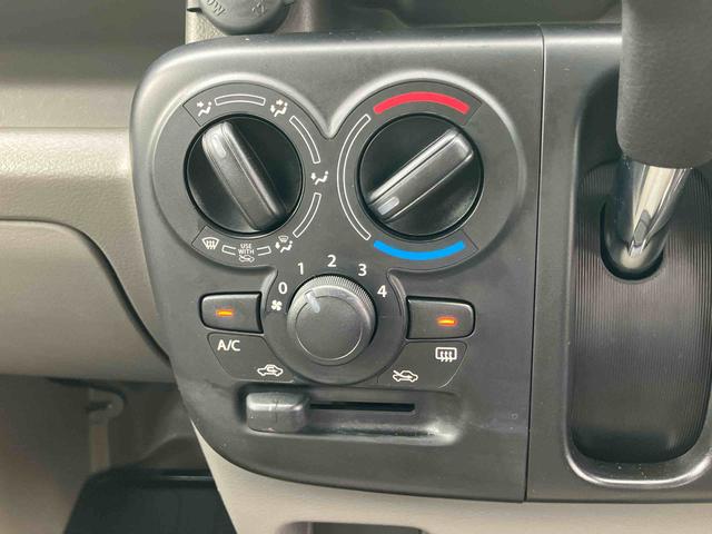 エブリイＰＡＥＴＣ　スピーカー一体型ＡＭ／ＦＭラジオ　両側スライドドア　ハロゲンヘッドランプ　マニュアルエアコン　間欠ワイパー　リヤワイパー　荷室作業灯　左右アシストグリップ　チャイルドロック　センターコンソール（千葉県）の中古車