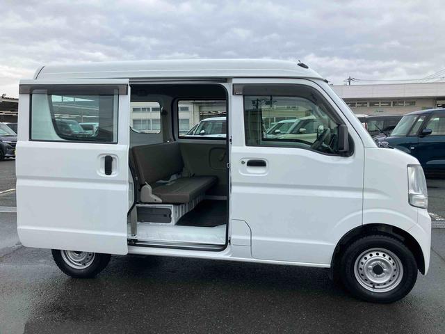 エブリイＰＡＥＴＣ　スピーカー一体型ＡＭ／ＦＭラジオ　両側スライドドア　ハロゲンヘッドランプ　マニュアルエアコン　間欠ワイパー　リヤワイパー　荷室作業灯　左右アシストグリップ　チャイルドロック　センターコンソール（千葉県）の中古車