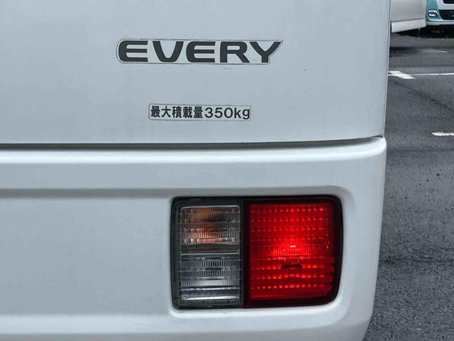 エブリイＰＡＥＴＣ　スピーカー一体型ＡＭ／ＦＭラジオ　両側スライドドア　ハロゲンヘッドランプ　マニュアルエアコン　間欠ワイパー　リヤワイパー　荷室作業灯　左右アシストグリップ　チャイルドロック　センターコンソール（千葉県）の中古車