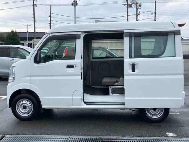 エブリイＰＡＥＴＣ　スピーカー一体型ＡＭ／ＦＭラジオ　両側スライドドア　ハロゲンヘッドランプ　マニュアルエアコン　間欠ワイパー　リヤワイパー　荷室作業灯　左右アシストグリップ　チャイルドロック　センターコンソール（千葉県）の中古車