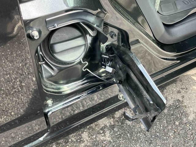 ハイゼットカーゴクルーズ４ＷＤ　ナビ／ＴＶ／ＤＶＤ／ＢＴ／ＵＳＢ　ＬＥＤヘッドライト　オートライト　オートハイビーム　トップシェイドガラス　オーバーヘッドシェルフ　両側スライドドア　足踏み式駐車ブレーキ　キーフリー　スマアシ（千葉県）の中古車