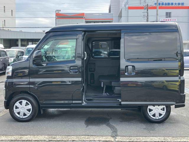 ハイゼットカーゴクルーズ４ＷＤ　ナビ／ＴＶ／ＤＶＤ／ＢＴ／ＵＳＢ　ＬＥＤヘッドライト　オートライト　オートハイビーム　トップシェイドガラス　オーバーヘッドシェルフ　両側スライドドア　足踏み式駐車ブレーキ　キーフリー　スマアシ（千葉県）の中古車