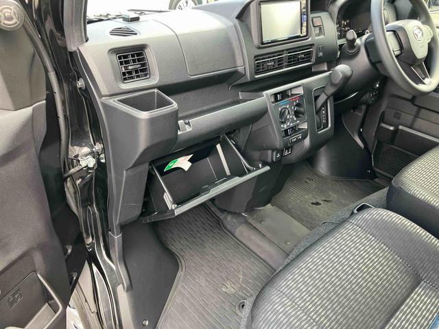 ハイゼットカーゴクルーズ４ＷＤ　ナビ／ＴＶ／ＤＶＤ／ＢＴ／ＵＳＢ　ＬＥＤヘッドライト　オートライト　オートハイビーム　トップシェイドガラス　オーバーヘッドシェルフ　両側スライドドア　足踏み式駐車ブレーキ　キーフリー　スマアシ（千葉県）の中古車