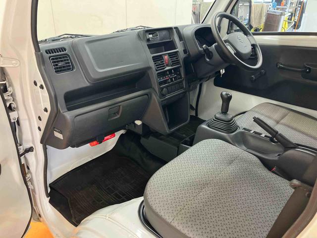 キャリイトラックKCエアコン・パワステスピーカー一体型ラジオチューナー ETC テールゲートチェーン ゲートプロテクター 荷台マット マニュアルレベリング機能付ハロゲンヘッドライト 灰皿 運転席シートバックポケット マニュアルエアコン(千葉県)の中古車