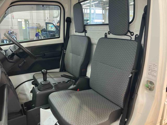 キャリイトラックKCエアコン・パワステスピーカー一体型ラジオチューナー ETC テールゲートチェーン ゲートプロテクター 荷台マット マニュアルレベリング機能付ハロゲンヘッドライト 灰皿 運転席シートバックポケット マニュアルエアコン(千葉県)の中古車