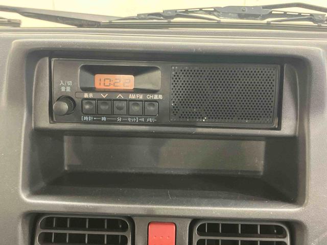 キャリイトラックKCエアコン・パワステスピーカー一体型ラジオチューナー ETC テールゲートチェーン ゲートプロテクター 荷台マット マニュアルレベリング機能付ハロゲンヘッドライト 灰皿 運転席シートバックポケット マニュアルエアコン(千葉県)の中古車
