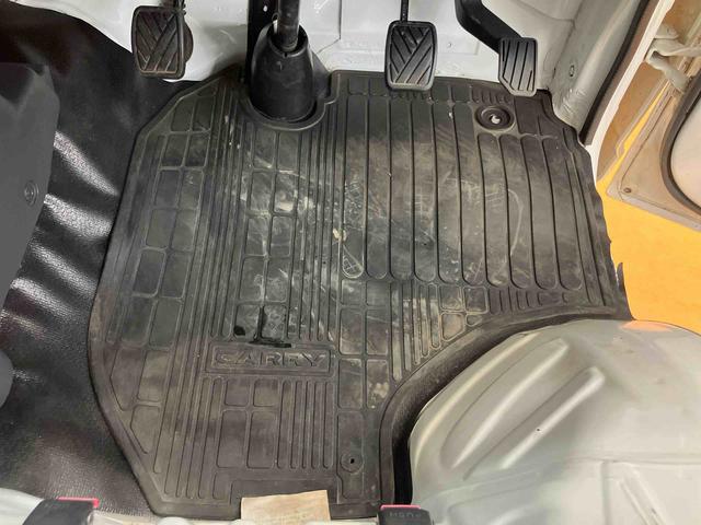 キャリイトラックKCエアコン・パワステスピーカー一体型ラジオチューナー ETC テールゲートチェーン ゲートプロテクター 荷台マット マニュアルレベリング機能付ハロゲンヘッドライト 灰皿 運転席シートバックポケット マニュアルエアコン(千葉県)の中古車