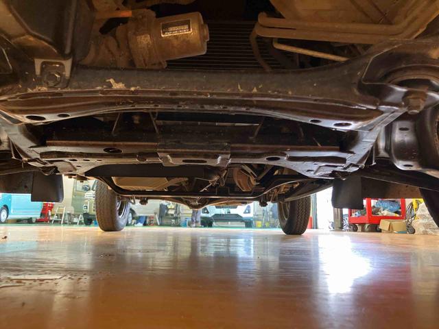 キャリイトラックKCエアコン・パワステスピーカー一体型ラジオチューナー ETC テールゲートチェーン ゲートプロテクター 荷台マット マニュアルレベリング機能付ハロゲンヘッドライト 灰皿 運転席シートバックポケット マニュアルエアコン(千葉県)の中古車