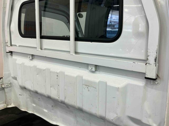 キャリイトラックKCエアコン・パワステスピーカー一体型ラジオチューナー ETC テールゲートチェーン ゲートプロテクター 荷台マット マニュアルレベリング機能付ハロゲンヘッドライト 灰皿 運転席シートバックポケット マニュアルエアコン(千葉県)の中古車