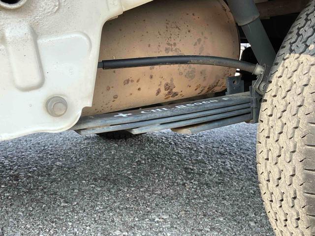 ハイゼットトラックエクストラ 4WDCDチューナー 副変速機 荷台ライト リヤ4枚リーフスプリング リヤデフロック テールゲートチェーン フォグランプ メッキガーニッシュ キーレスエントリー エアコン パワステ(千葉県)の中古車