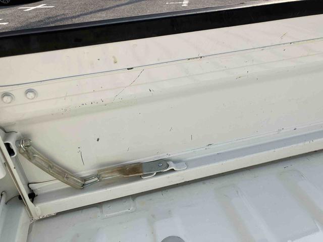 ハイゼットトラックエクストラ 4WDCDチューナー 副変速機 荷台ライト リヤ4枚リーフスプリング リヤデフロック テールゲートチェーン フォグランプ メッキガーニッシュ キーレスエントリー エアコン パワステ(千葉県)の中古車