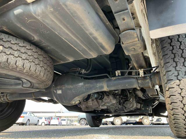 ハイゼットトラックエクストラ 4WDCDチューナー 副変速機 荷台ライト リヤ4枚リーフスプリング リヤデフロック テールゲートチェーン フォグランプ メッキガーニッシュ キーレスエントリー エアコン パワステ(千葉県)の中古車