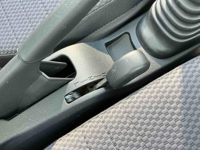 ハイゼットトラックエクストラ 4WDCDチューナー 副変速機 荷台ライト リヤ4枚リーフスプリング リヤデフロック テールゲートチェーン フォグランプ メッキガーニッシュ キーレスエントリー エアコン パワステ(千葉県)の中古車