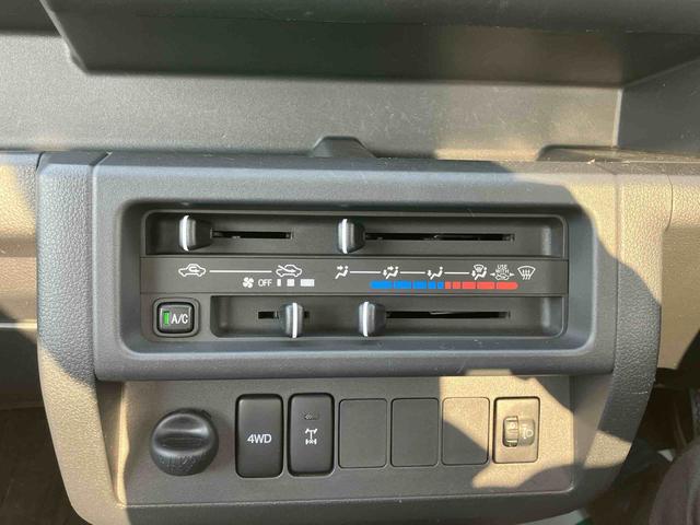 ハイゼットトラックエクストラ 4WDCDチューナー 副変速機 荷台ライト リヤ4枚リーフスプリング リヤデフロック テールゲートチェーン フォグランプ メッキガーニッシュ キーレスエントリー エアコン パワステ(千葉県)の中古車