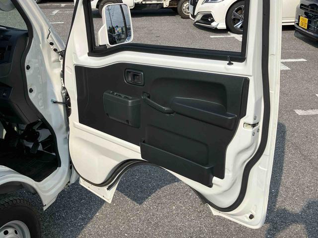 ハイゼットトラックエクストラ 4WDCDチューナー 副変速機 荷台ライト リヤ4枚リーフスプリング リヤデフロック テールゲートチェーン フォグランプ メッキガーニッシュ キーレスエントリー エアコン パワステ(千葉県)の中古車